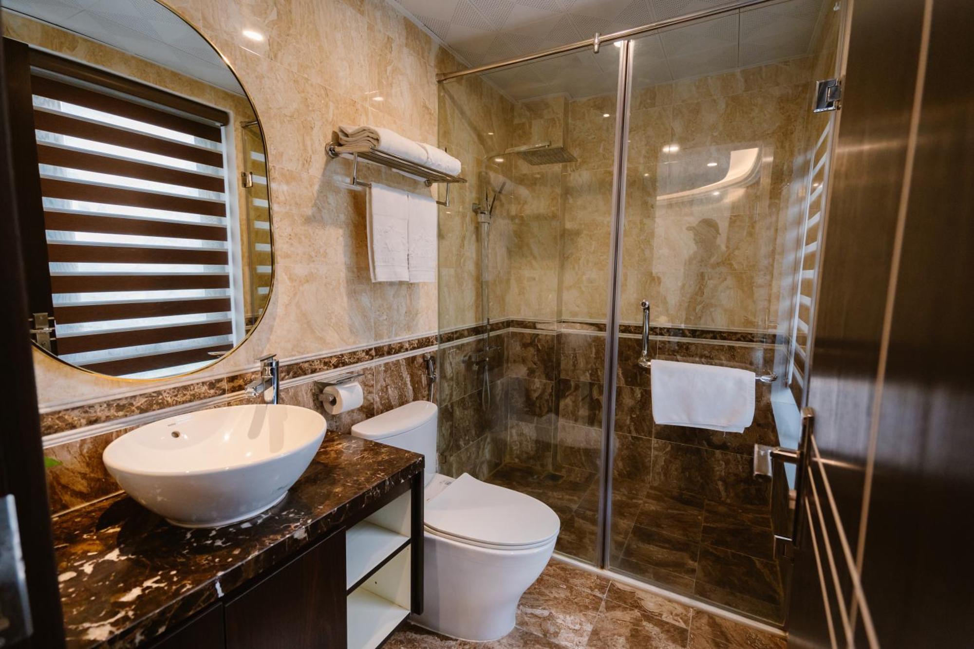 Hong Van Hotel Hanoi Exterior photo